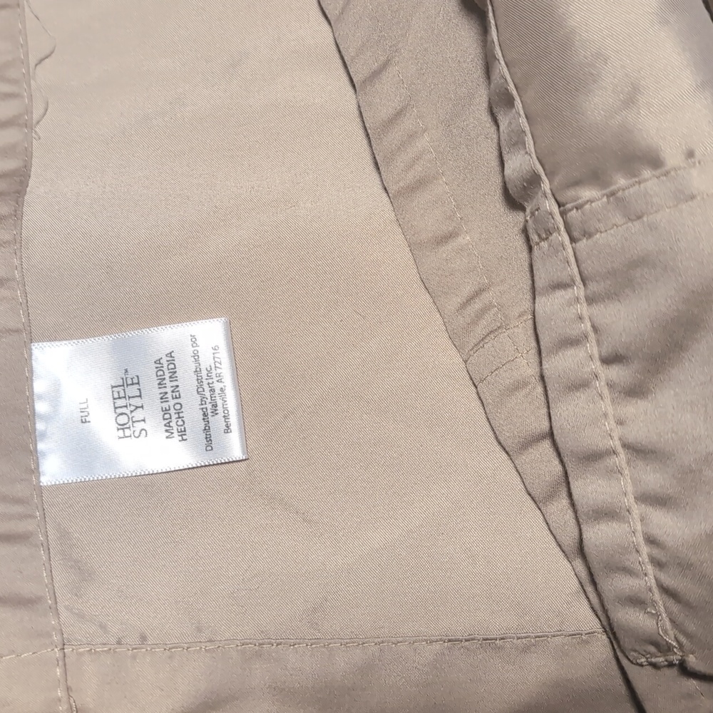Beige Hotel Style fullsize bed sheets - Picture 4 of 4